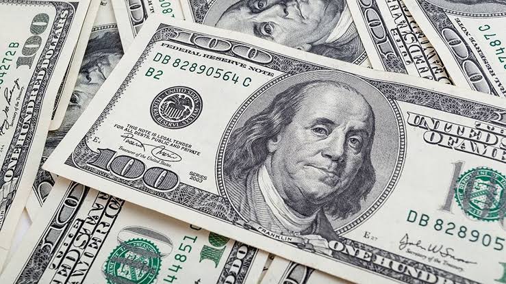 الدولار في مصر: أسعار اليوم بين البنك المركزي والبنوك التجارية